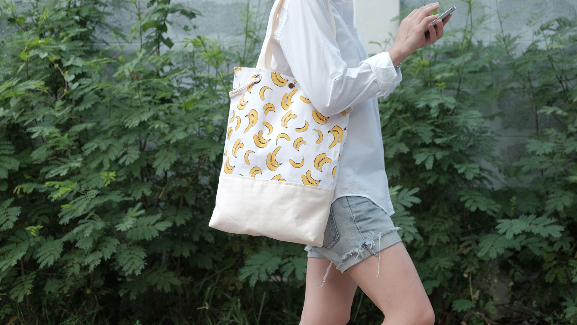 Take a reusable tote bag for food and souvenirs